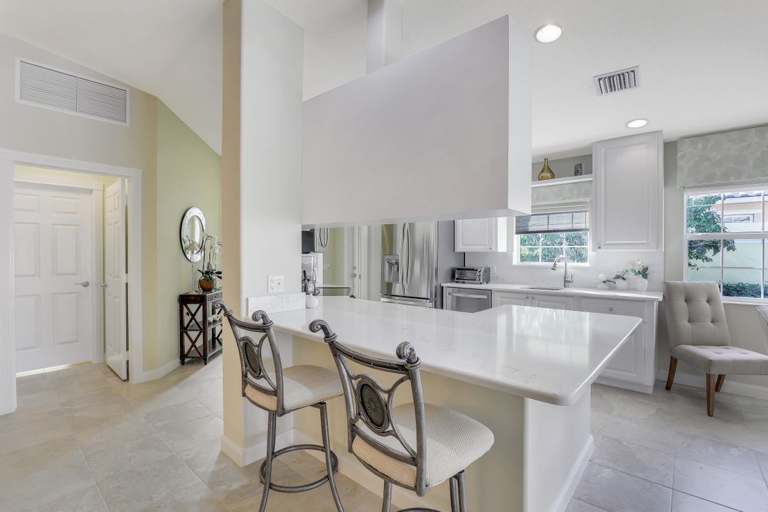 8113 Xenia Ln, Naples, FL 34114