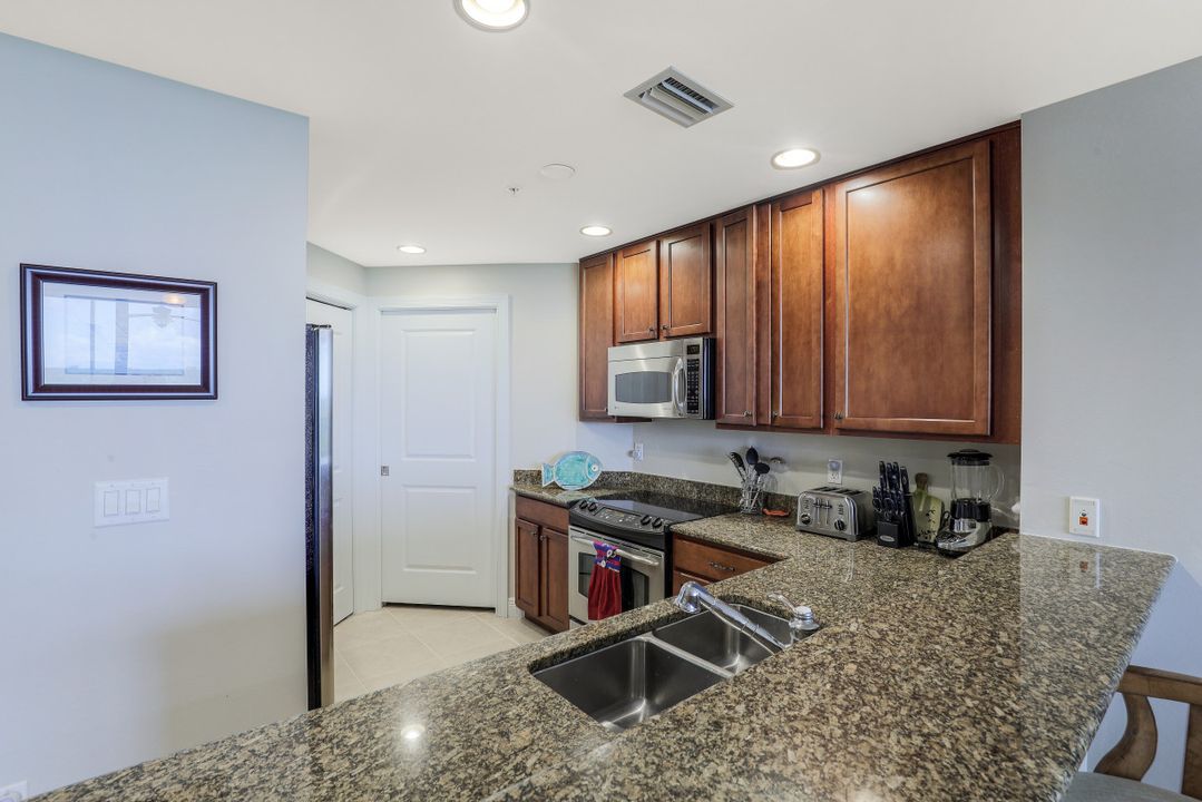 5793 Cape Harbour Dr #716, Cape Coral, FL 33914