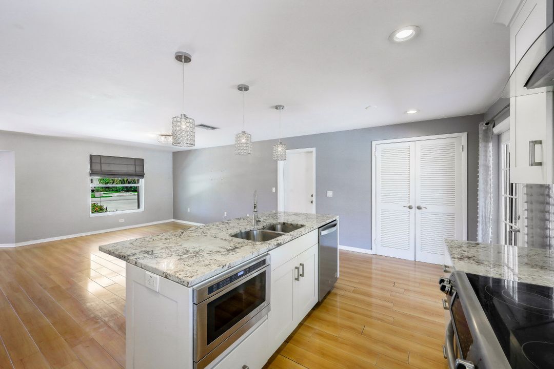 800 100th Ave N, Naples, FL 34108