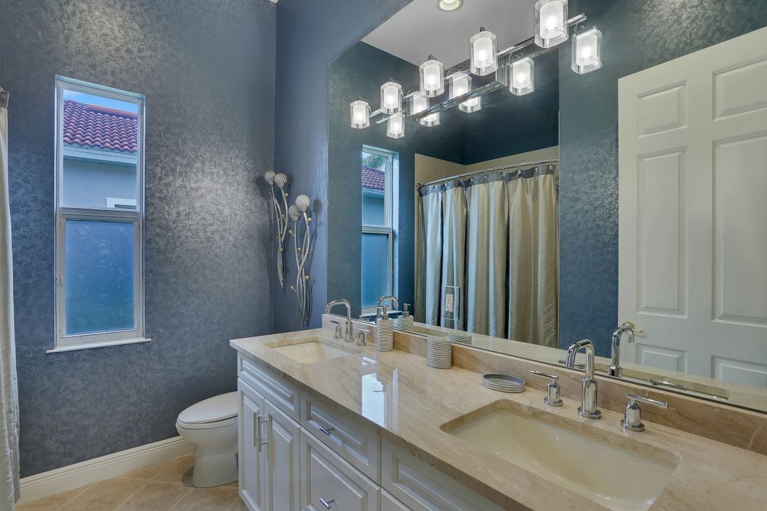 10256 Avonleigh Dr, Bonita Springs, FL 34135