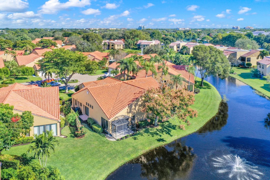 547 Beachwalk Cir, Naples, FL 34108