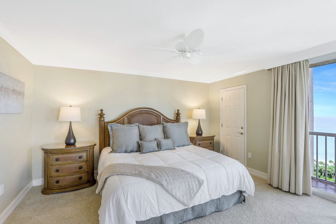 40 Seagate Dr #1203, Naples, FL 34103