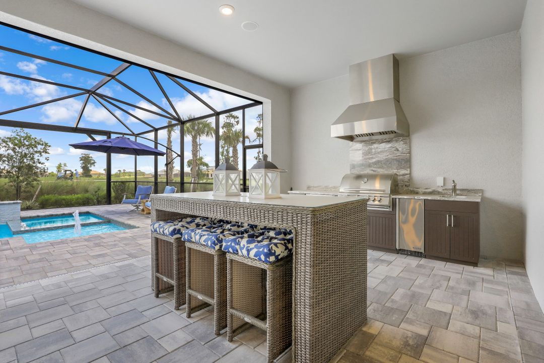 9610 Everglades Dr, Naples, FL 34120