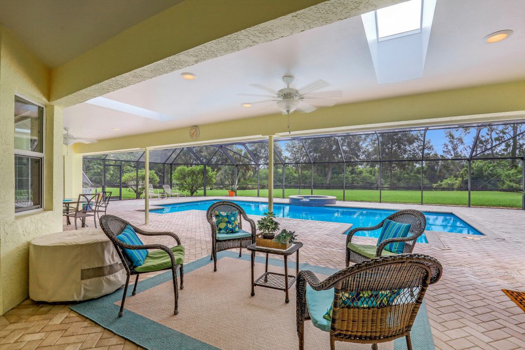 762 Hickory Rd, Naples, FL 34108