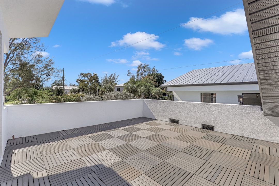 3021 Lunar St, Naples, FL 34112