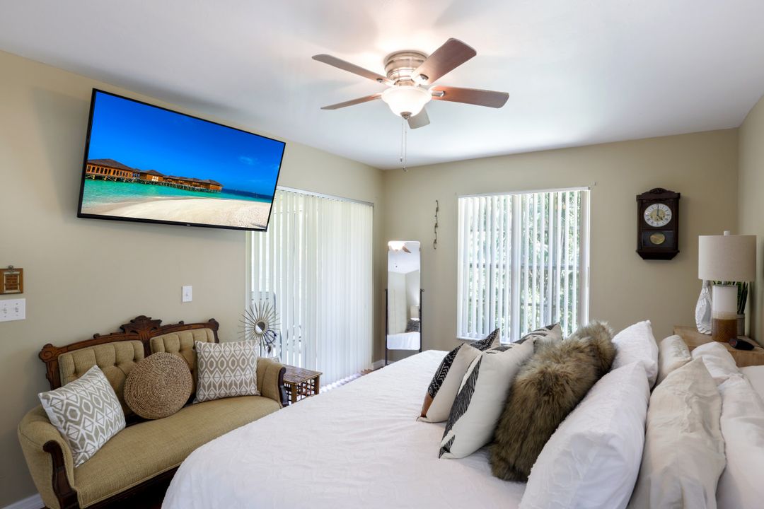 757 Wiggins Lake Dr #202, Naples, FL 34110