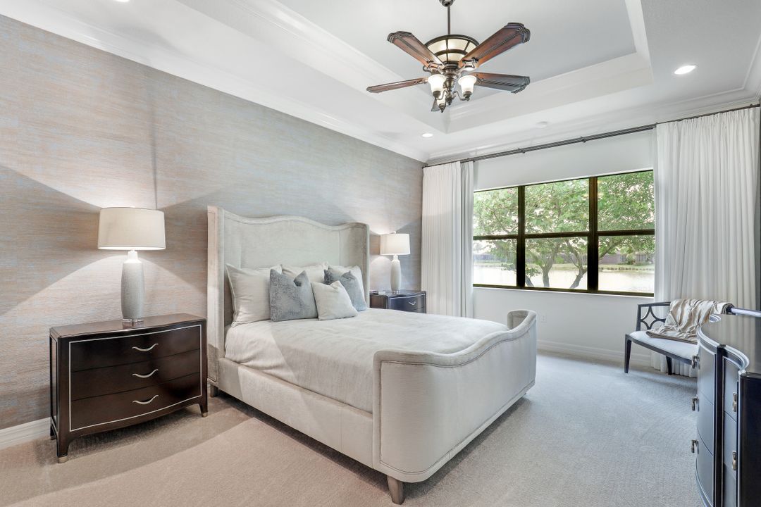 13719 Luna Dr, Naples, FL 34109