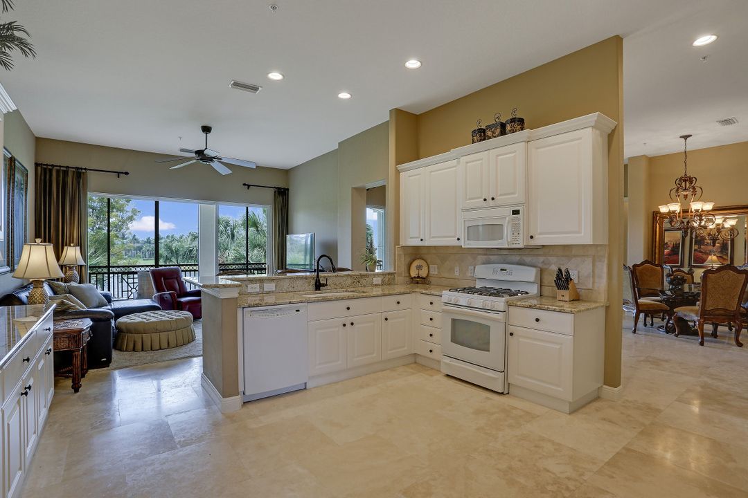 3053 Aviamar Cir #203, Naples, FL 34114