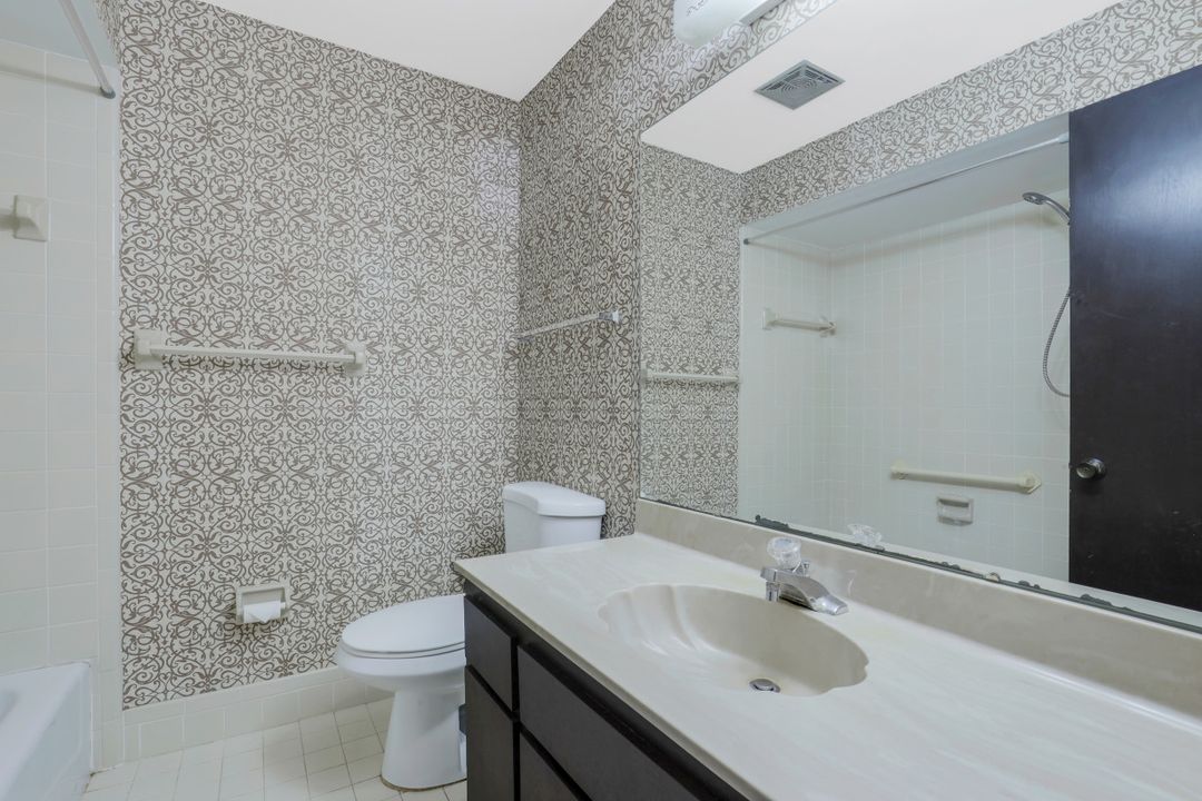 186 Harrison Rd #2, Naples, FL 34112