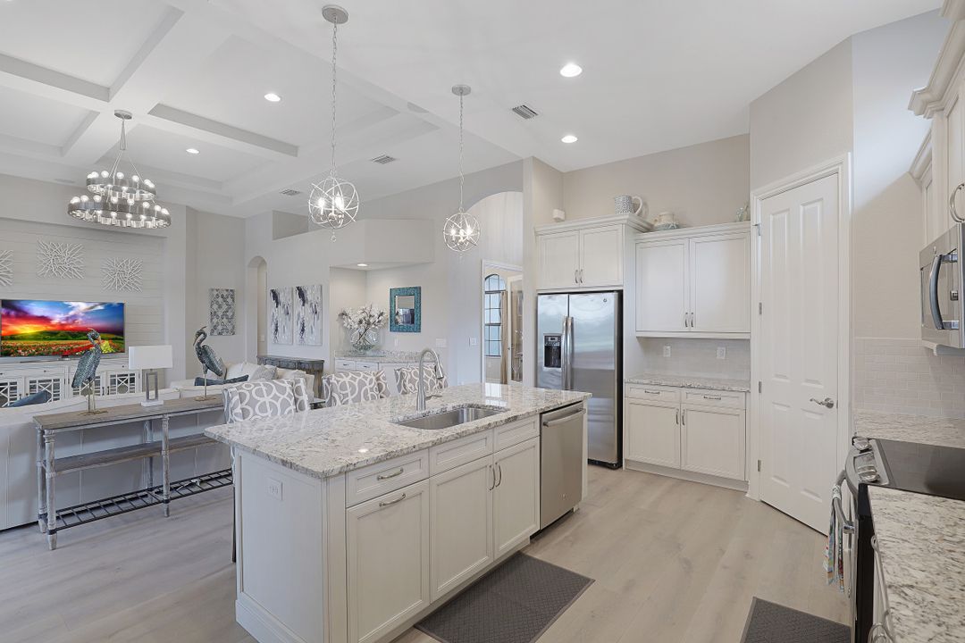 7446 Lantana Cir, Naples, FL 34119