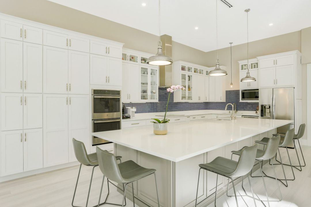 3371 Creekview Dr, Bonita Springs, FL 34134