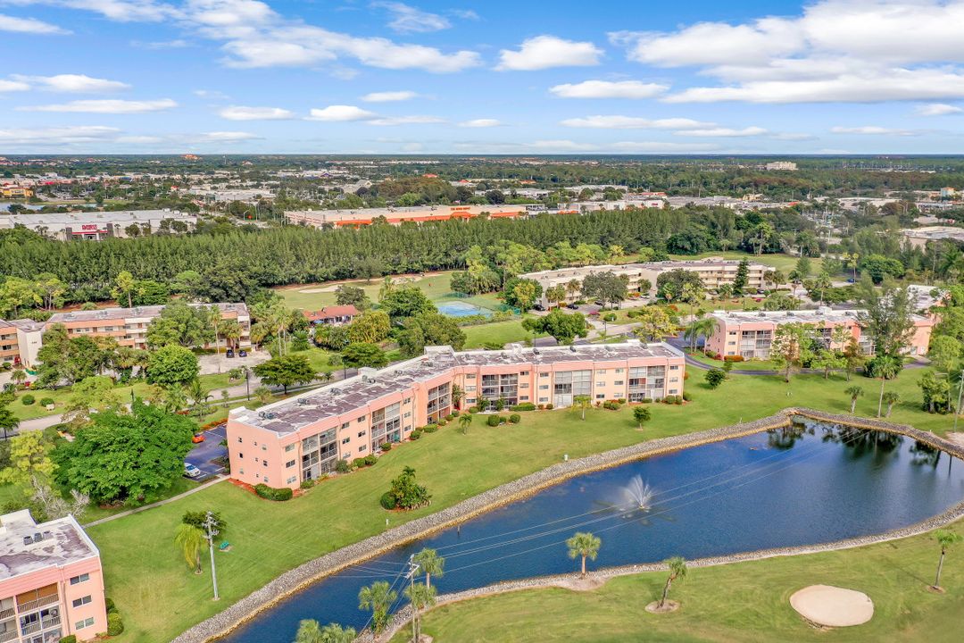 300 Forest Lakes Blvd #212, Naples, FL 34105