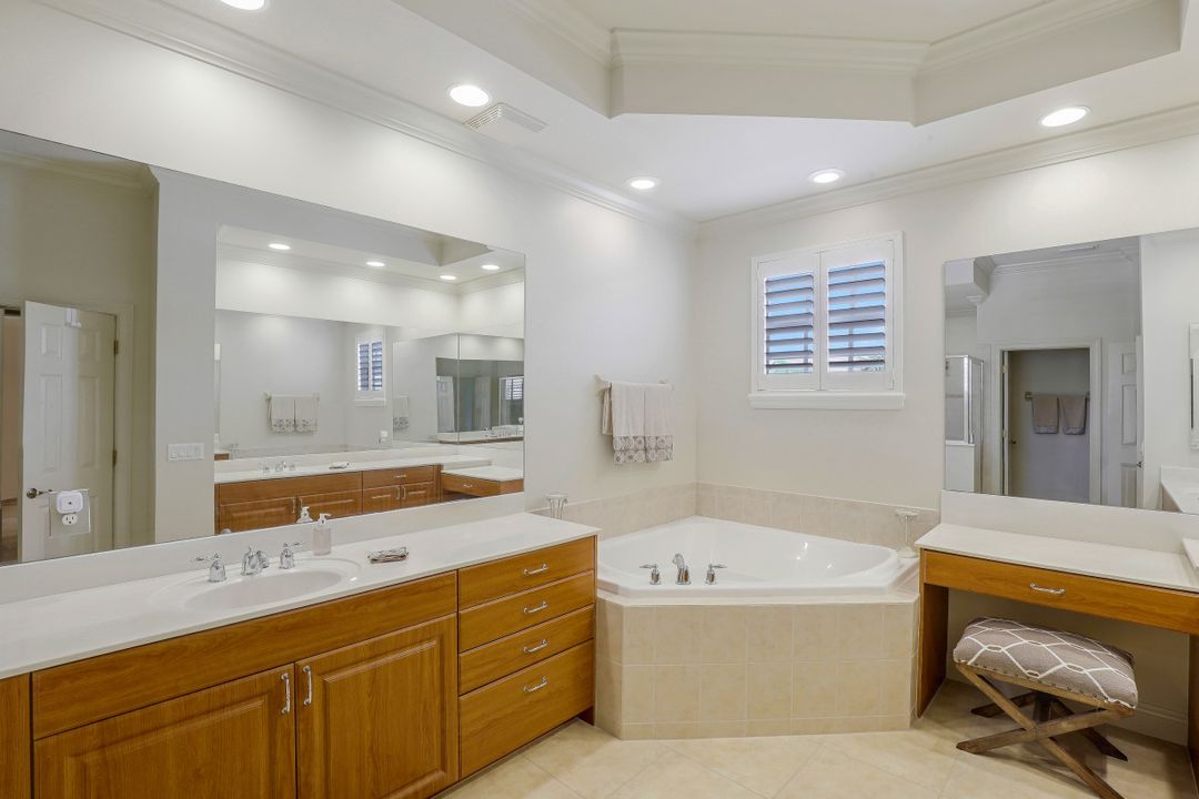 9201 Quartz Ln Apt 201 #201, Naples, FL 34120