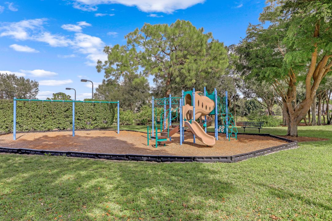 7122 Blue Juniper Ct #101, Naples, FL 34109