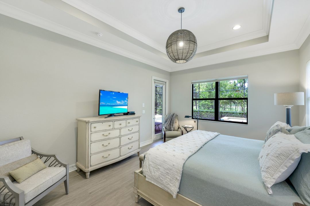 7375 Lantana Cir, Naples, FL 34119