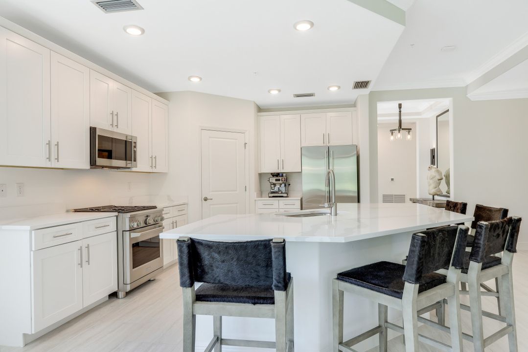 16348 Viansa Wy, Naples, FL 34110