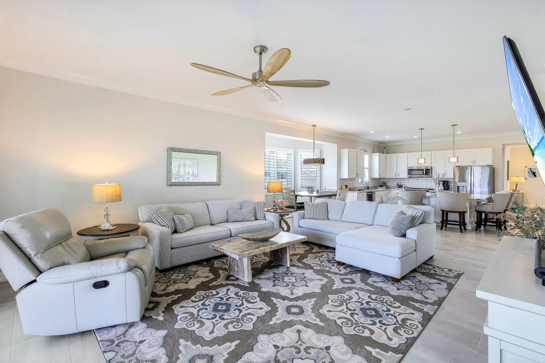 164 Indies Dr East #106, Naples, FL