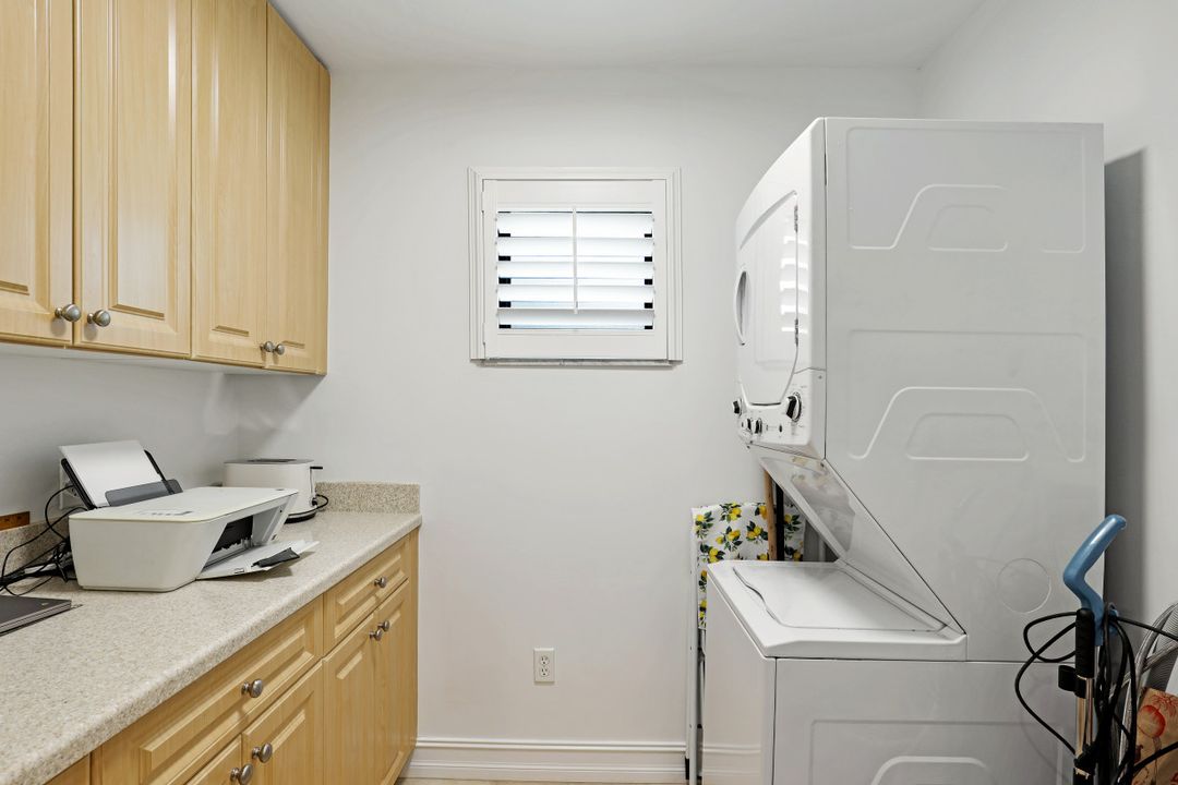 788 Park Shore Dr #H13, Naples, FL 34103