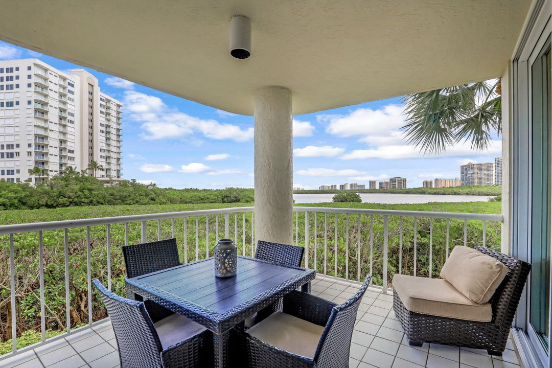 50 Seagate Dr #104, Naples, FL 34103