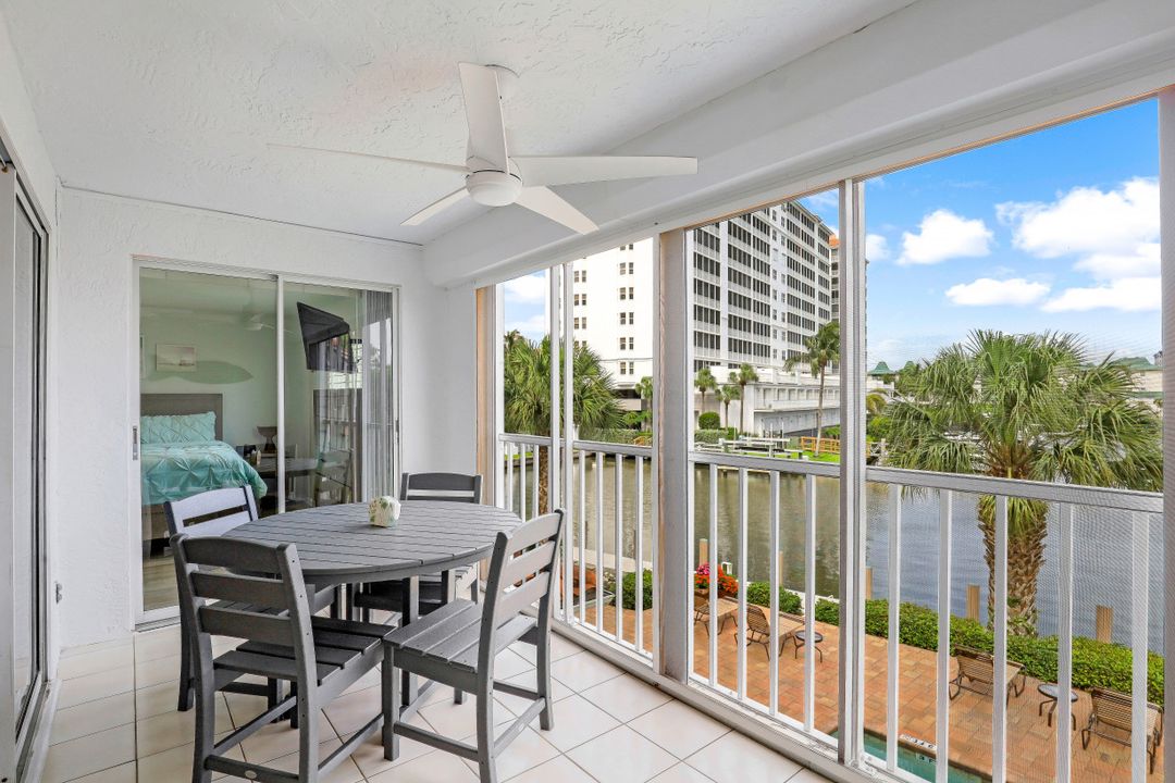 9101 Vanderbilt Dr #203, Naples, FL 34108