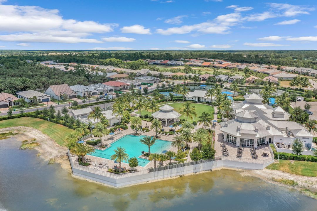 9610 Everglades Dr, Naples, FL 34120