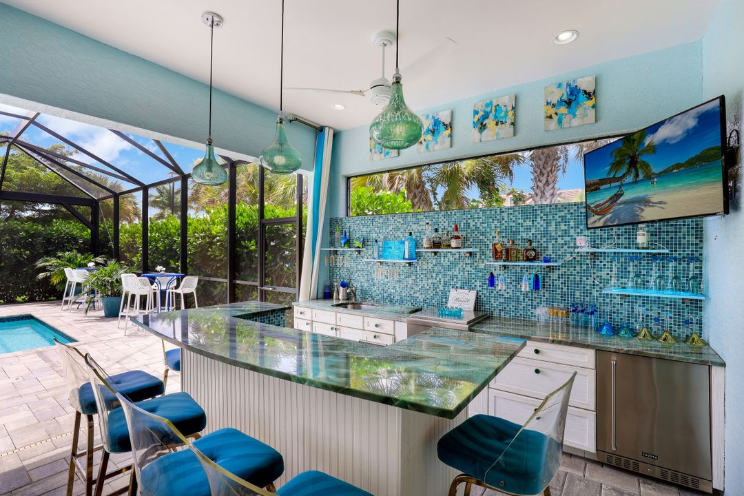 16284 Camden Lakes Cir, Naples, FL 34110