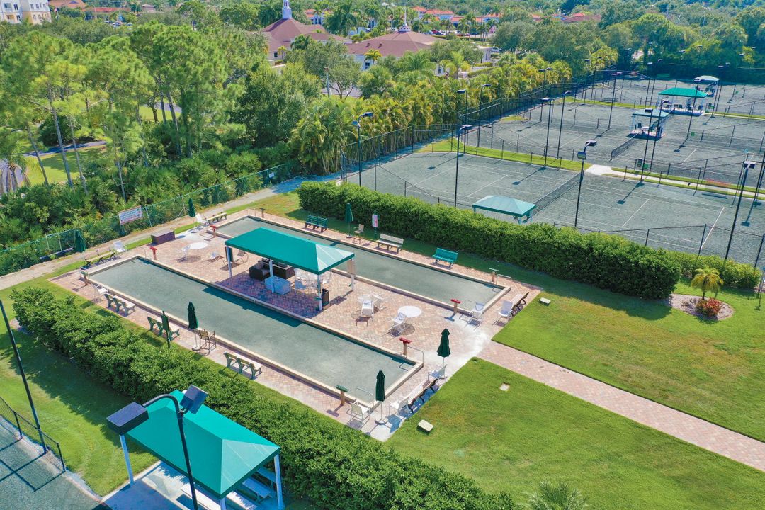 14927 Sterling Oaks Dr, Naples, FL 34110