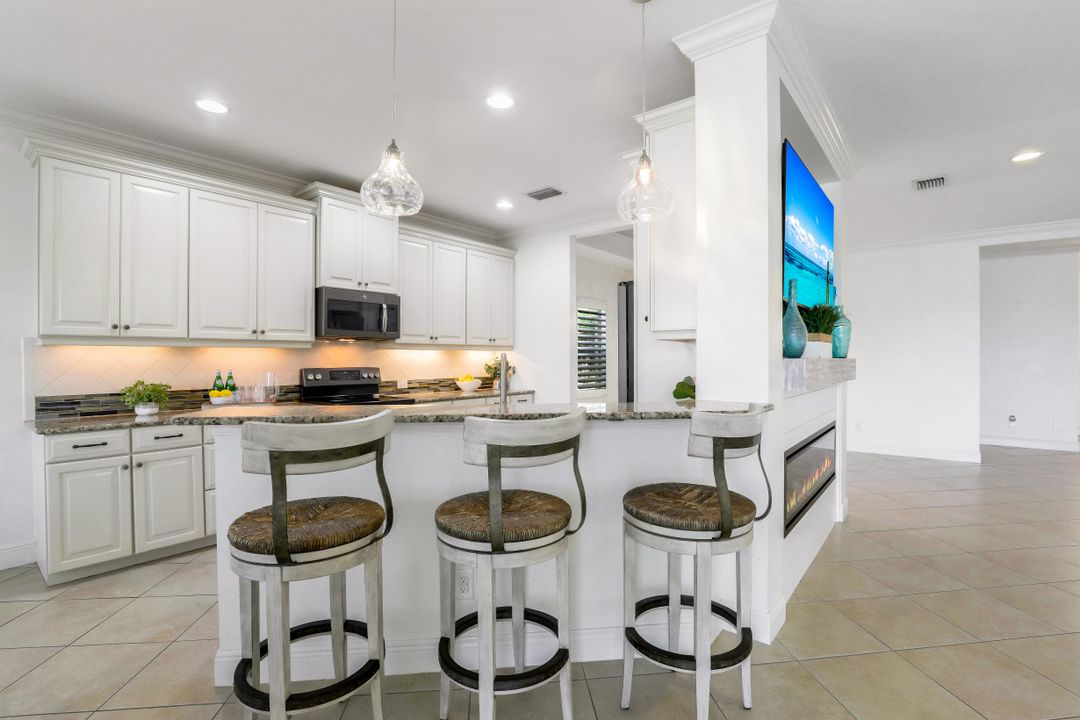 14559 Grapevine Dr, Naples, FL 34114