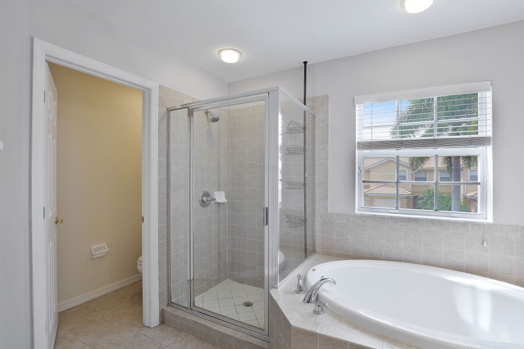 9723 Heatherstone Lake Ct, Estero, FL 33928