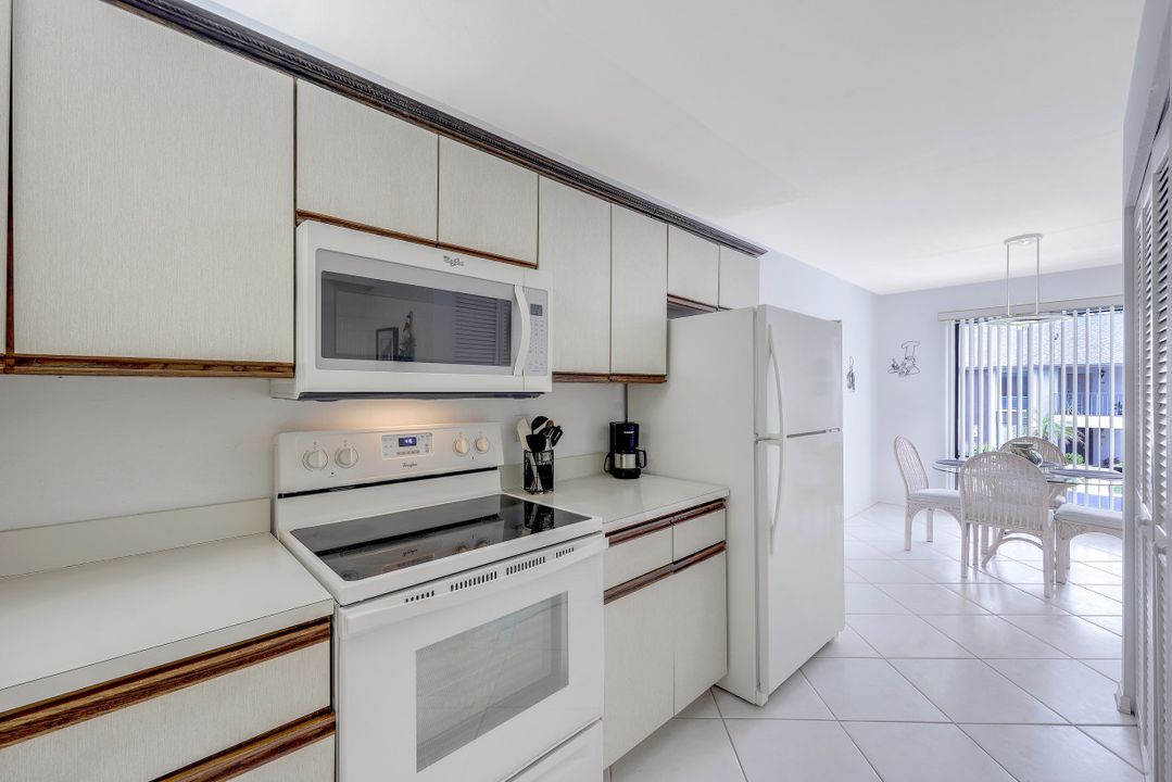 1208 Commonwealth Cir #J-202, Naples, FL 34116