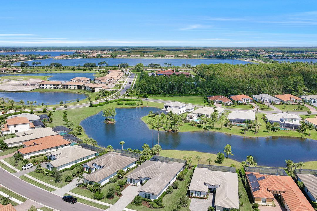 2155 Antigua Ln, Naples, FL 34120