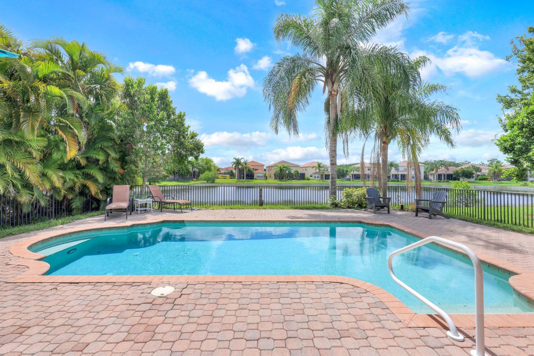 11137 Sparkleberry Dr, Fort Myers, FL 33913