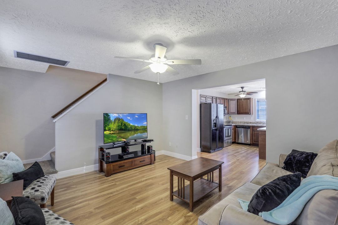 239 Leawood Cir, Naples, FL 34104