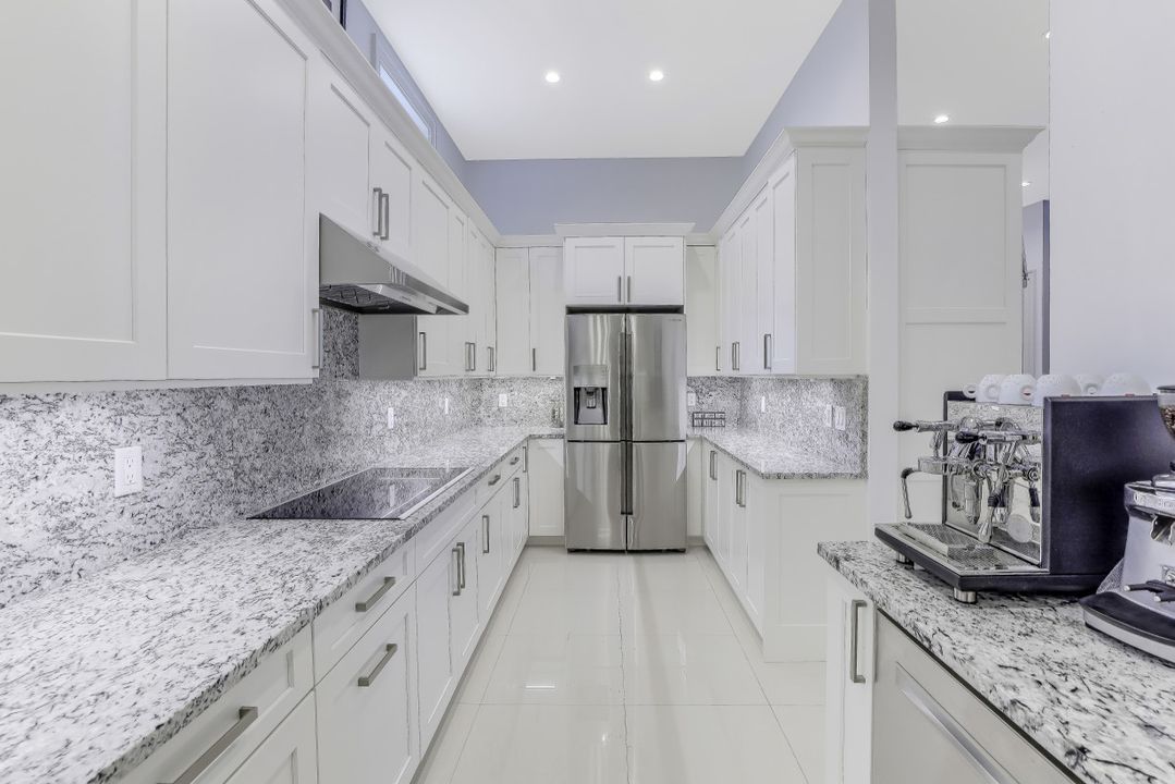 1824 Alamanda Dr, Naples, FL 34102