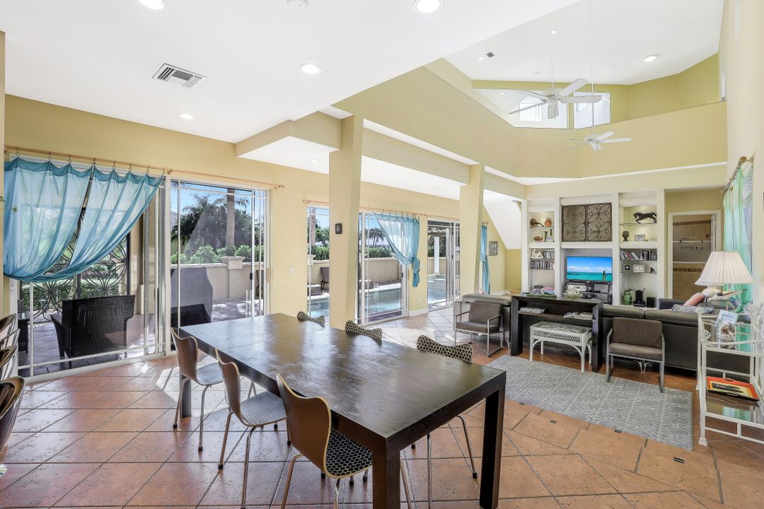 9625 6th St N, Naples, FL 34108