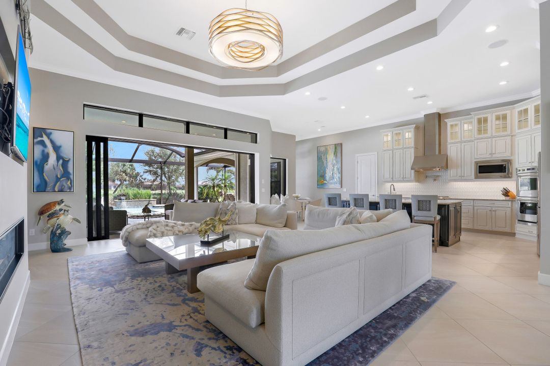 9067 Sorreno Ct, Naples, FL 34114