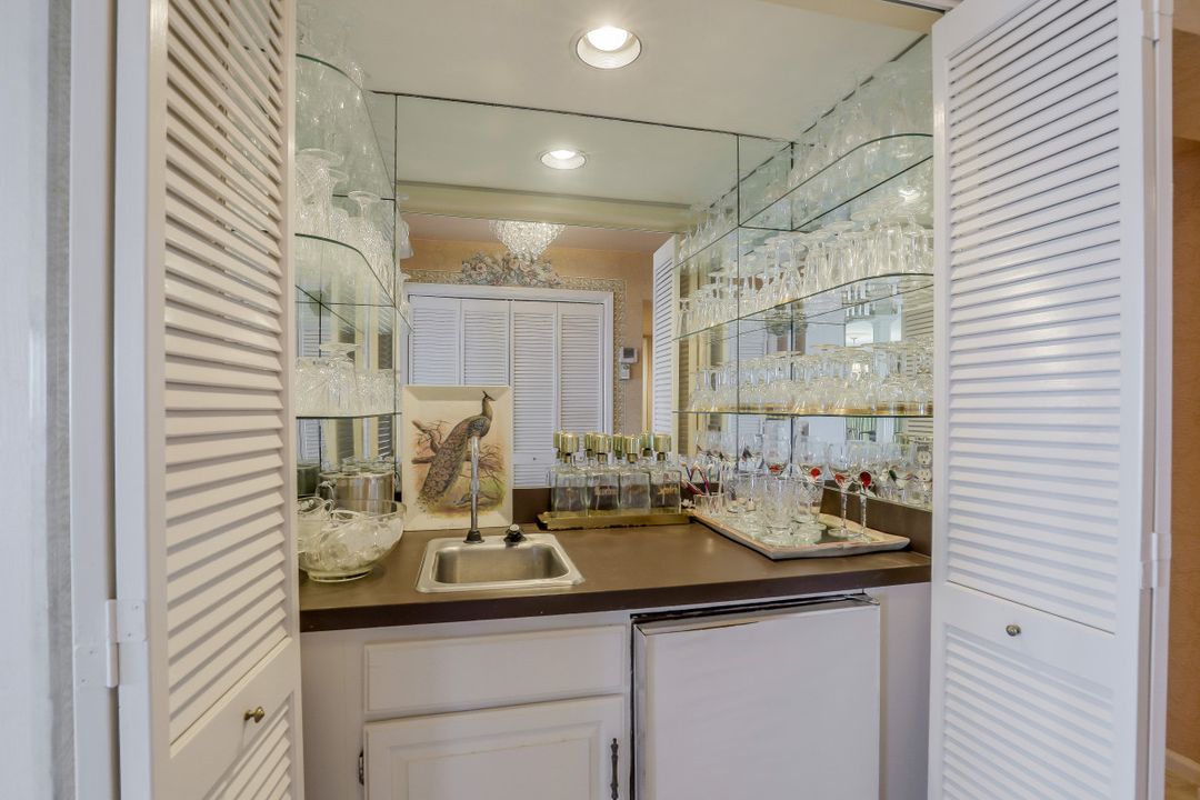 4551 Gulf Shore Blvd N #1003, Naples, FL 34103