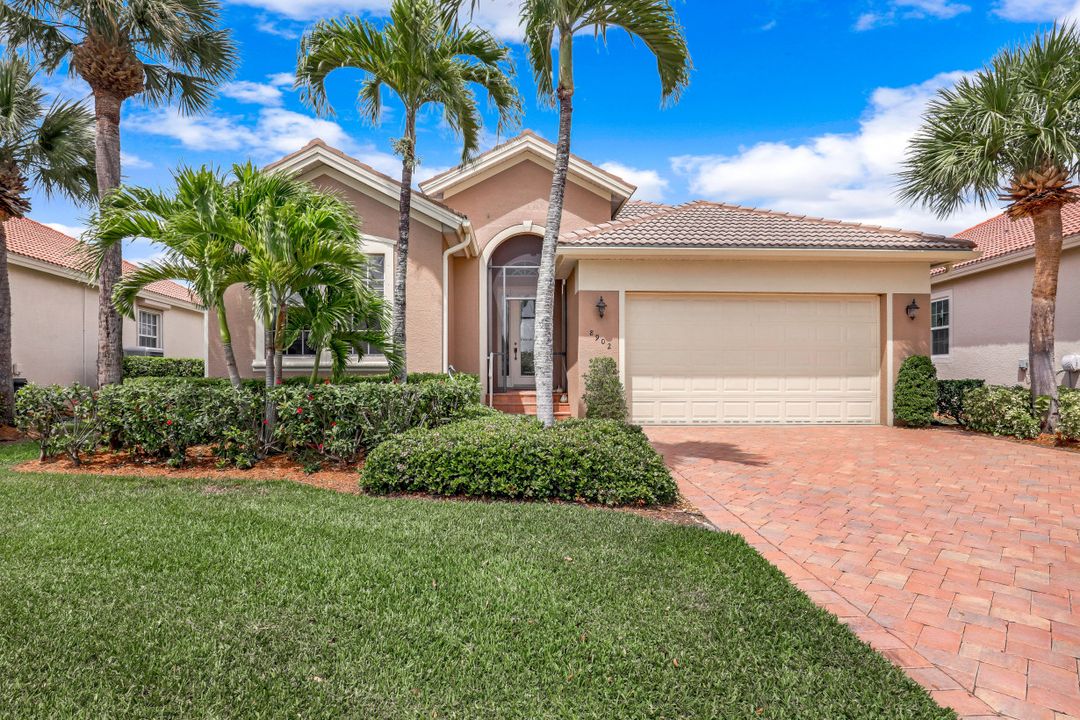 8902 Dartmoor Way, Fort Myers, FL 33908