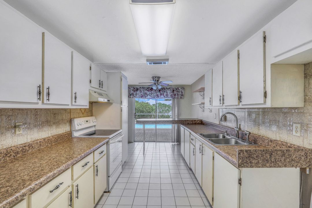 1007 Archer Pkwy E, Cape Coral, FL 33904