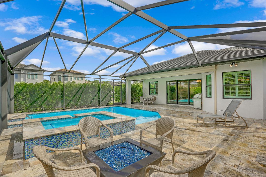 10030 Florence Cir, Naples, FL 34119