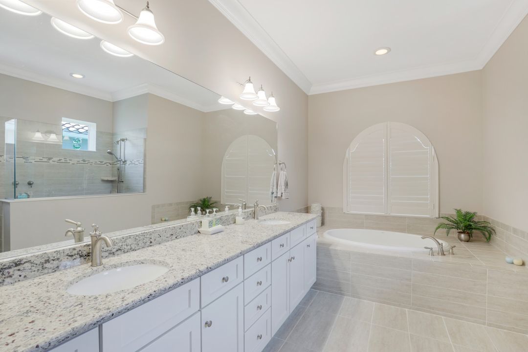 9273 Quarry Dr, Naples, FL 34120