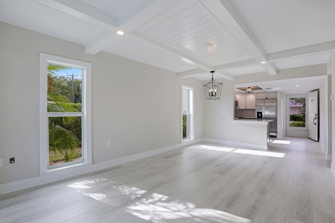 53 High Point Cir W #107, Naples, FL 34103