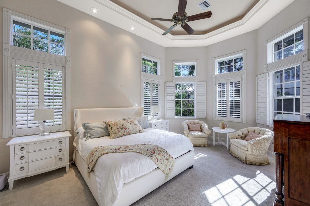 963 Barcarmil Way, Naples, FL 34110