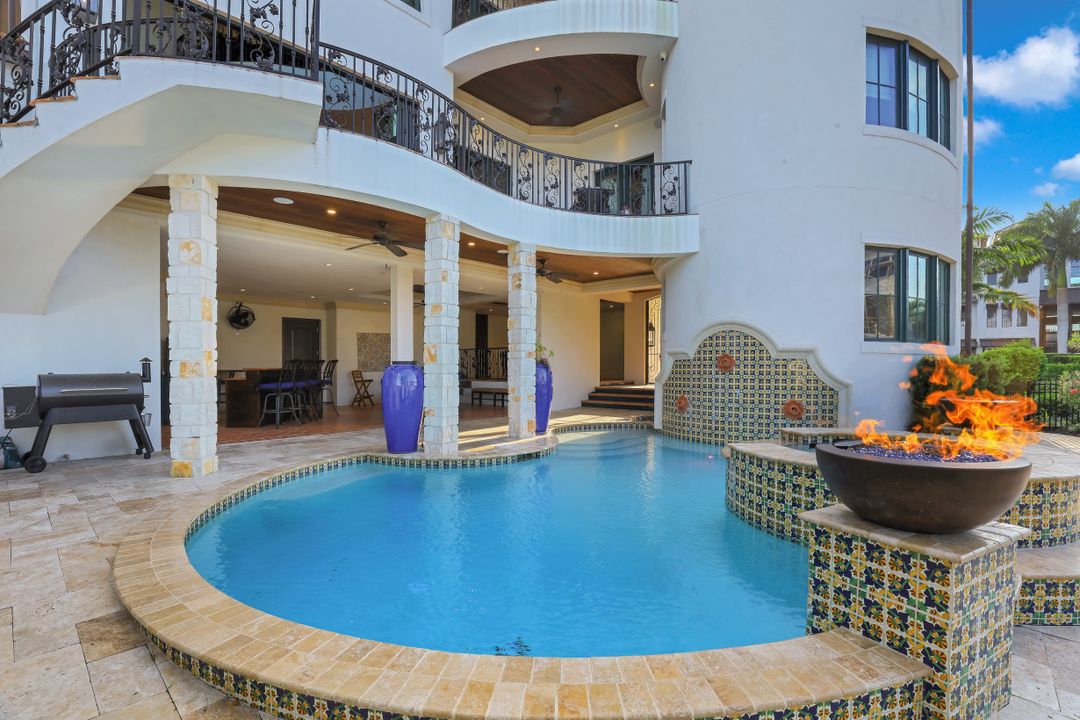 10080 Gulf Shore Dr, Naples, FL 34108