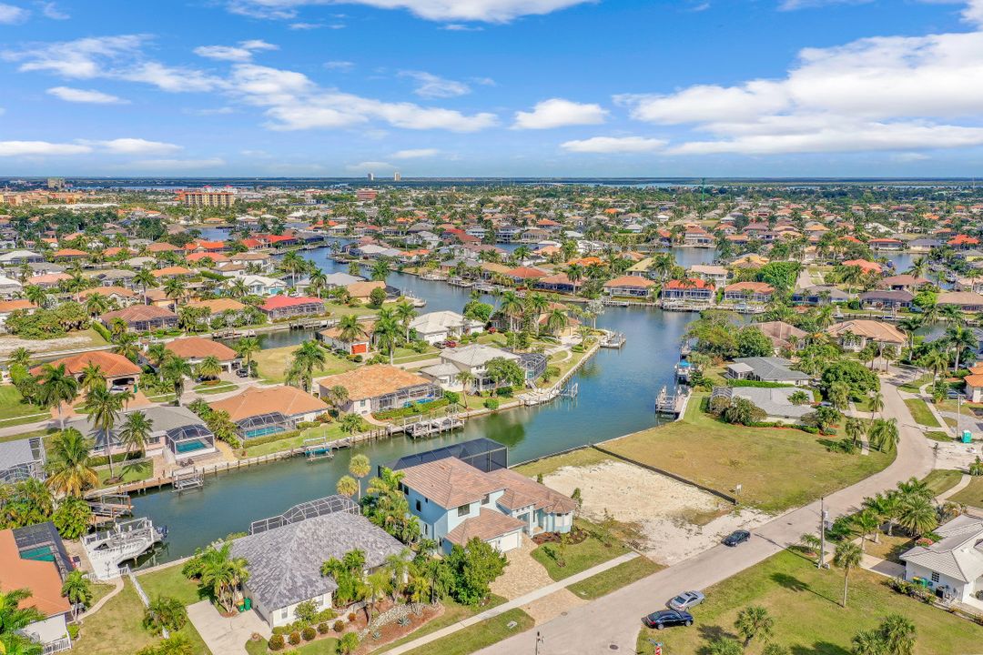 782 Saturn Ct, Marco Island, FL 34145