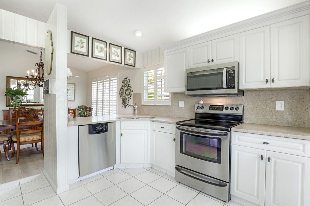 290 Emerald Bay Cir #L-2, Naples, FL 34110