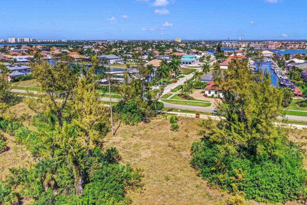 601 Crescent St, Marco Island, FL 34145