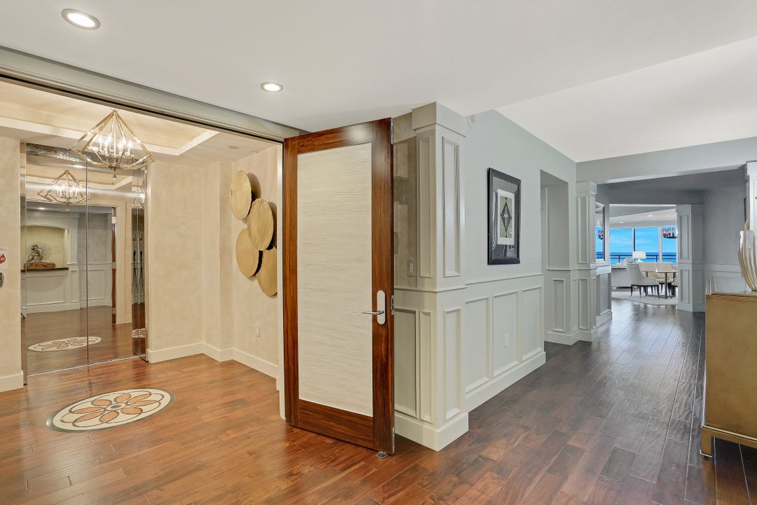 11125 Gulf Shore Dr #606, Naples, FL 34108