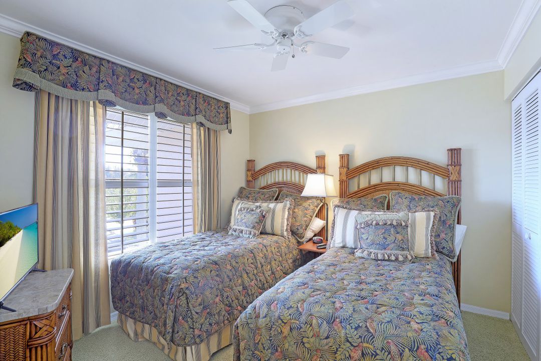 1045 Mainsail Dr #413, Naples, FL 34114