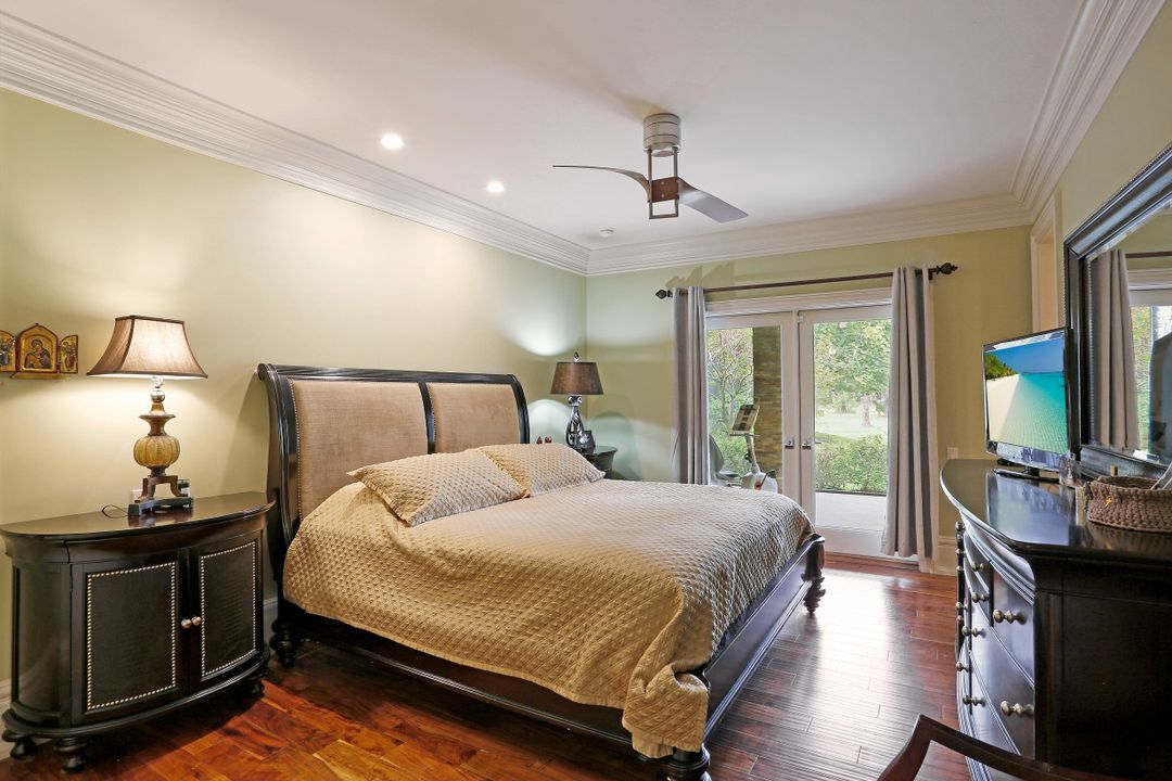 5610 Bur Oaks Ln, Naples, FL 34119